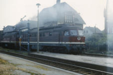 Probefahrt mit 120.373-6 und Bremslok 132.480-5 am 24.06.1989 am Bahnsteig 1 des Bahnhof Gsten